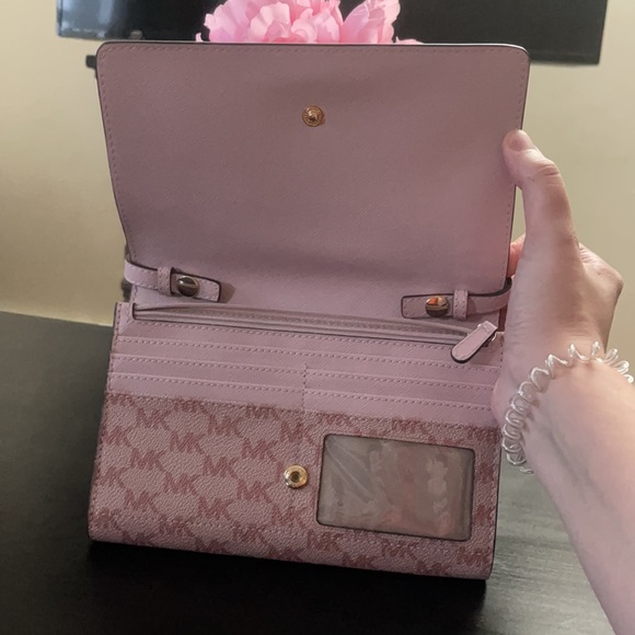 NWOT BEAUTIFUL MICHAEL KORS WALET-BAG - Picture 2 of 5